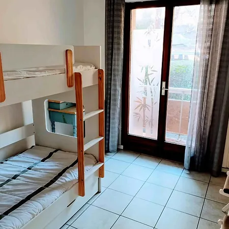 Apartmán 2-bedroom Near The