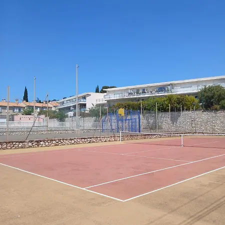 Apartment 2-bedroom Near The Bandol